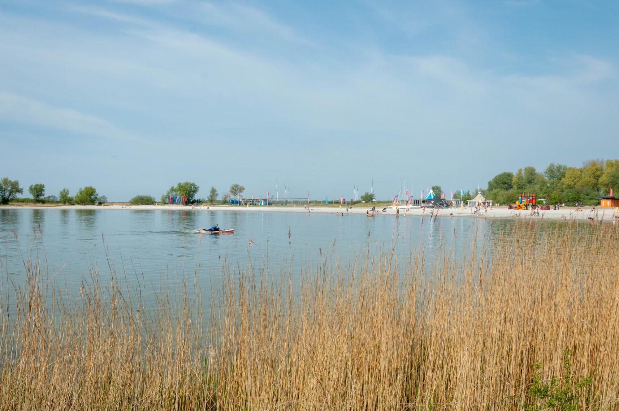Zuiderzeestate 35, Prachtig Appartement Aan Het Ijsselmeer Makkum Buitenkant foto